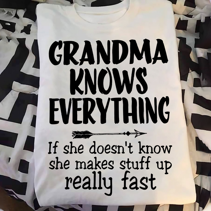 Grandma Knows Everything If She Doesn't Know She Makes Stuff Up Really Fast - T-shirt - Mother's Day Gift For Grandma