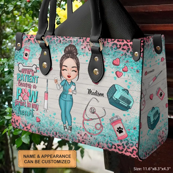 Personalized Leather Bag - Birthday Gift For Vet Tech - Every Patient Leaves A Paw Print In My Heart ARND005