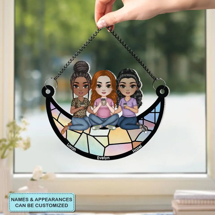 mk2_20240824_WINDOW-HANGING-SUNCATCHER_FRIEND_BEST-FRIENDS-SITTING_ARND0014_AGCPD082_ADSG055