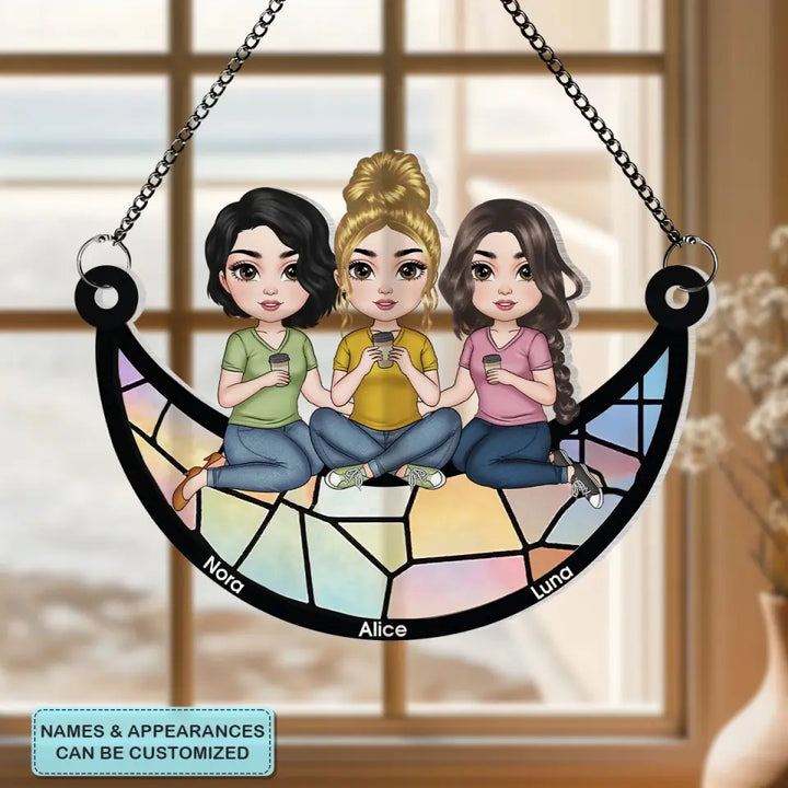 mk1_20240824_WINDOW-HANGING-SUNCATCHER_FRIEND_BEST-FRIENDS-SITTING_ARND0014_AGCPD082_ADSG055