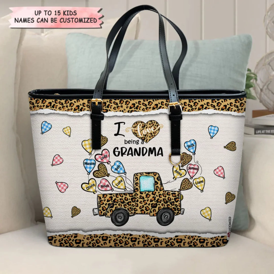 MK 20230225_LEATHER BUCKET BAG_GRANDMA_I LOVE BEING A GRANDMA_ARND037_03_ADSG021-1