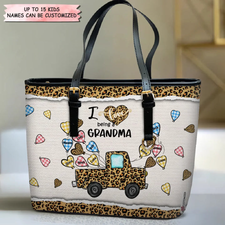 MK 20230225_LEATHER BUCKET BAG_GRANDMA_I LOVE BEING A GRANDMA_ARND037_03_ADSG021-2