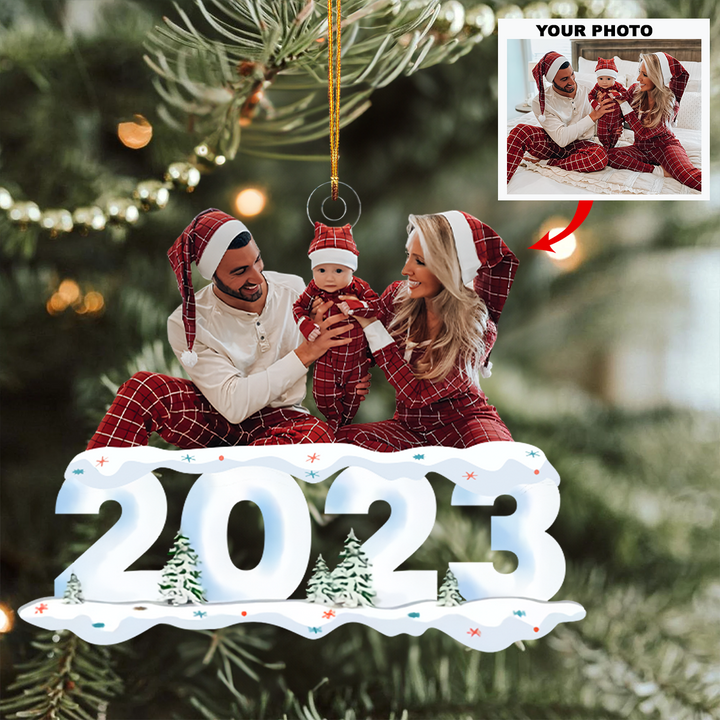 Customized Photo Ornament 2023 Family Snow - Personalized Photo Mica Ornament - Christmas Gift For Family Members, Mom, Dad UPL0HD018