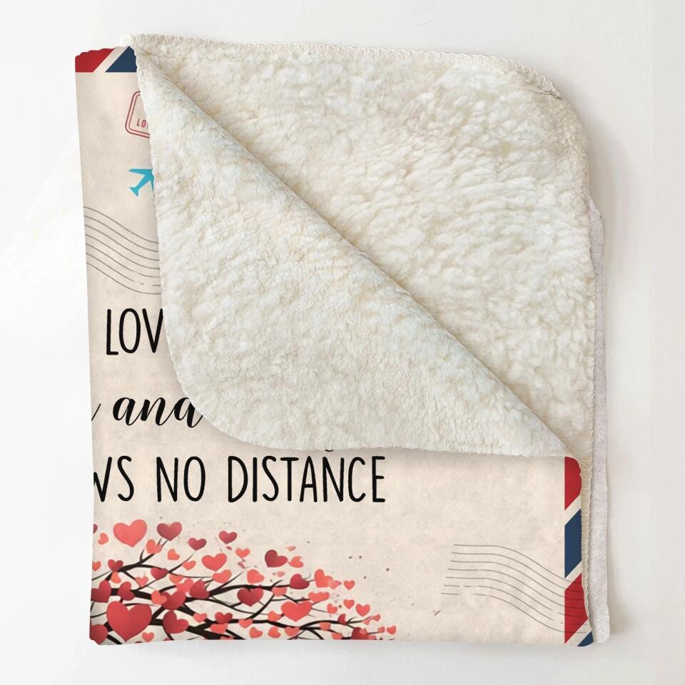 Personalized Blanket - Gift For Family - The Love Between Mother And Daughters Knows No Distance ARND005